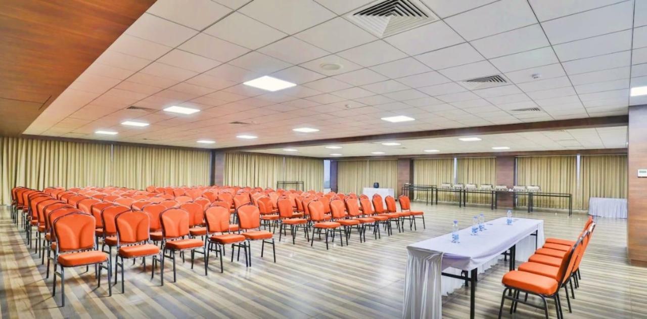 Genx Surat By 1589 Hotels Palsana  Exterior photo